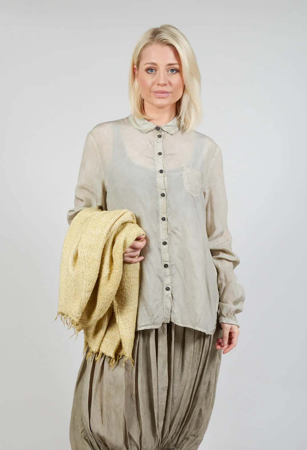 Lightweight Blouse in Straw Cloud